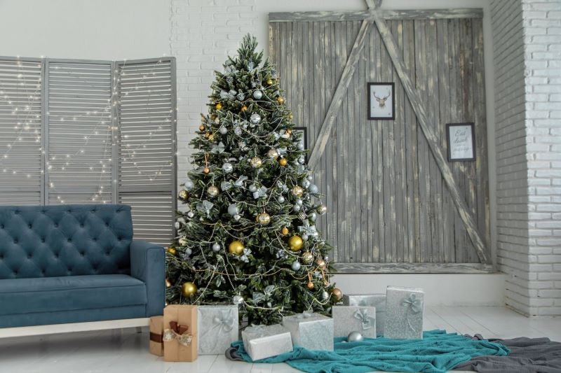 Deck the Halls with a Sustainable Christmas Tree: How to Care for Your Green Artificial Tree