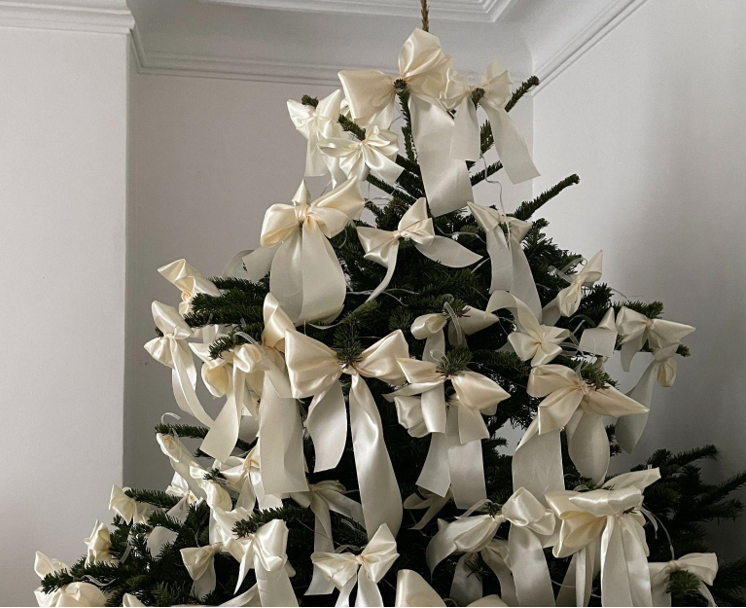 The Ultimate Guide to Celebrating an Extended Weekend with Artificial Christmas Trees